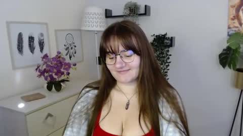 Snapshot of julie_extasy chatting on October 13, 2025, 12:27 pm Julie online show from October 13, 2025, 12:27 pm