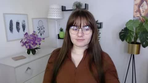 Snapshot of julie_extasy chatting on October 16, 2025, 12:28 pm Julie online show from October 16, 2025, 12:28 pm
