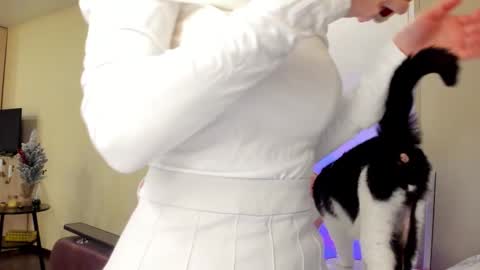 Julie online show from November 1, 2025, 3:25 pm