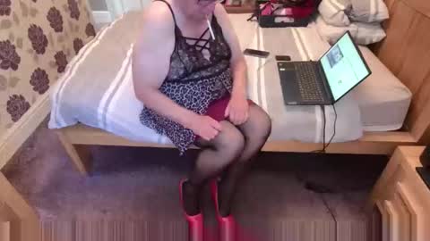 Snapshot of juliecd1955 chatting on October 16, 2025, 1:12 pm brian online show from October 16, 2025, 1:12 pm