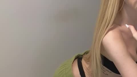 Snapshot of juliejuliette chatting on February 11, 2025, 8:42 pm Julia online show from February 11, 2025, 8:42 pm