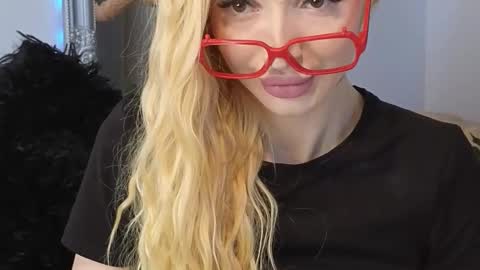 Snapshot of juliejuliette chatting on September 15, 2025, 11:43 am Julia online show from September 15, 2025, 11:43 am