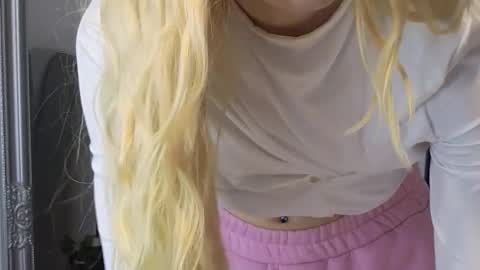 Snapshot of juliejuliette chatting on September 24, 2025, 1:42 am Julia online show from September 24, 2025, 1:42 am