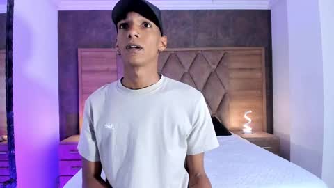Snapshot of juliensaint_ chatting on September 19, 2025, 11:44 am Julien online show from September 19, 2025, 11:44 am