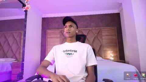 Snapshot of juliensaint_ chatting on October 1, 2025, 12:00 pm Julien online show from October 1, 2025, 12:00 pm