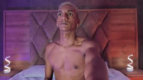 Snapshot of juliensaint_ chatting on October 16, 2025, 12:28 pm Julien online show from October 16, 2025, 12:28 pm
