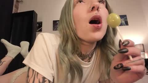 Snapshot of juliet_sourire chatting on February 13, 2025, 2:12 am juliet_sourire online show from February 13, 2025, 2:12 am