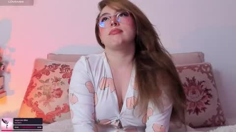 Snapshot of julieta_cooper20 chatting on November 2, 2025, 4:15 am Juli online show from November 2, 2025, 4:15 am