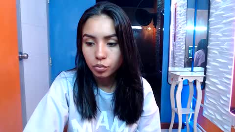 julieta_fn online show from October 8, 2025, 1:31 pm