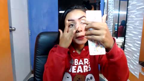 julieta_fn online show from December 5, 2025, 2:36 pm