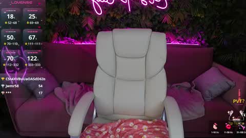 Snapshot of julietdream chatting on February 26, 2025, 2:03 pm J U L I E T online show from February 26, 2025, 2:03 pm