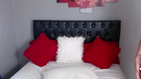 Snapshot of julietha_fox chatting on March 5, 2025, 8:32 am julietha fox online show from March 5, 2025, 8:32 am