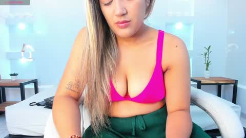 Snapshot of julietha_taylor chatting on January 13, 2025, 3:45 am Julietha online show from January 13, 2025, 3:45 am