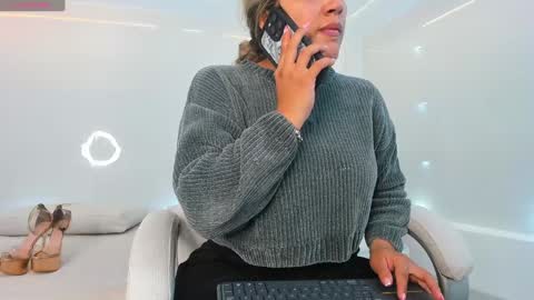Snapshot of julietha_taylor chatting on February 4, 2025, 2:28 am Julietha online show from February 4, 2025, 2:28 am
