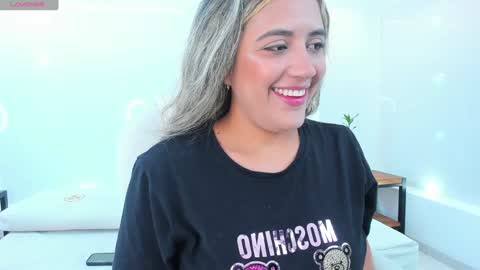 Snapshot of julietha_taylor chatting on February 8, 2025, 2:58 am Julietha online show from February 8, 2025, 2:58 am