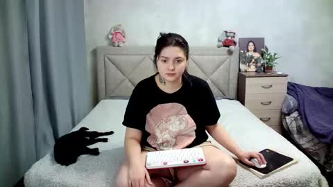 Snapshot of julietkalen chatting on January 22, 2025, 4:23 am Julietkitty online show from January 22, 2025, 4:23 am