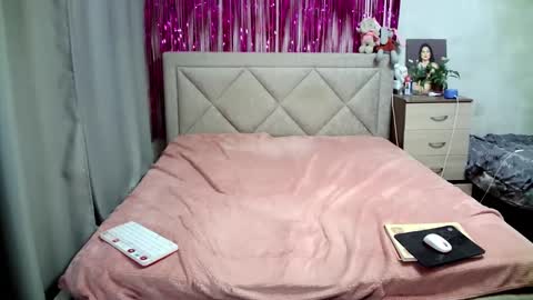 Snapshot of julietkalen chatting on March 7, 2025, 1:07 pm Julietkitty online show from March 7, 2025, 1:07 pm