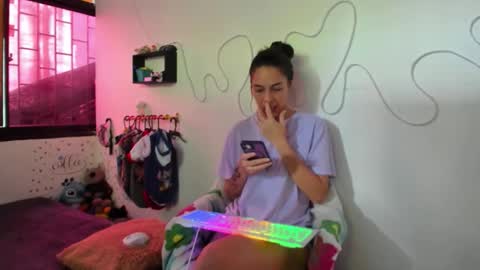 Snapshot of juliette_sweet05 chatting on October 3, 2025, 5:10 pm juliette online show from October 3, 2025, 5:10 pm