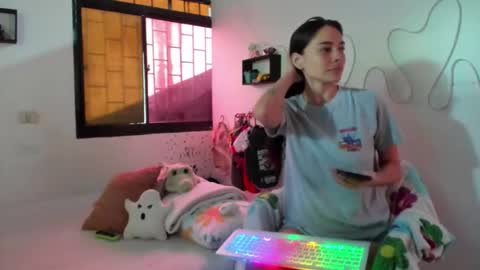 Snapshot of juliette_sweet05 chatting on October 10, 2025, 2:49 pm juliette online show from October 10, 2025, 2:49 pm