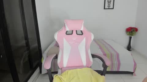 Juline Smith online show from December 1, 2025, 10:42 am