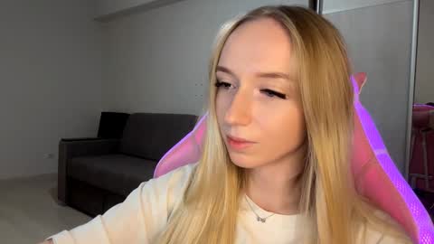 Snapshot of julissariecke chatting on November 8, 2025, 3:34 pm Sofie online show from November 8, 2025, 3:34 pm