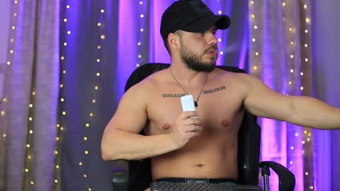 JULiUS   online show from January 21, 2025, 11:55 pm