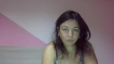 Snapshot of jully_caitlyn chatting on October 23, 2025, 8:57 am Caitlyn online show from October 23, 2025, 8:57 am