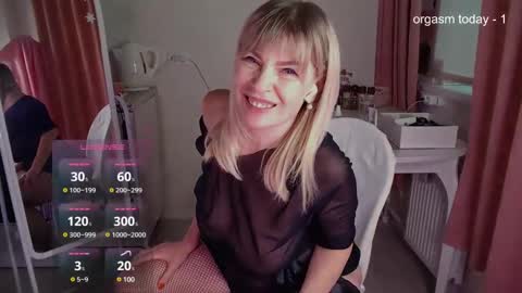 Snapshot of julvilnet chatting on February 3, 2025, 8:13 am Julia online show from February 3, 2025, 8:13 am