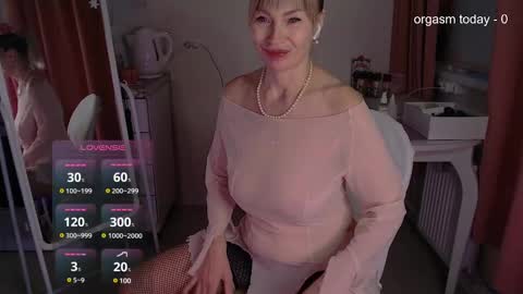 Snapshot of julvilnet chatting on February 4, 2025, 5:21 am Julia online show from February 4, 2025, 5:21 am