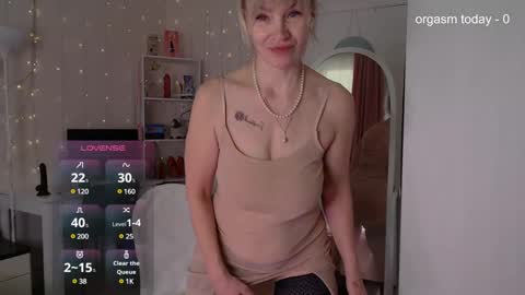 Snapshot of julvilnet chatting on February 27, 2025, 5:24 am Julia online show from February 27, 2025, 5:24 am