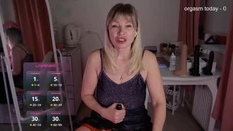 Snapshot of julvilnet chatting on March 4, 2025, 5:11 am Julia online show from March 4, 2025, 5:11 am