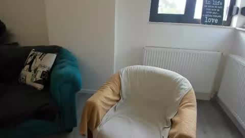 Julya online show from October 18, 2025, 8:15 am