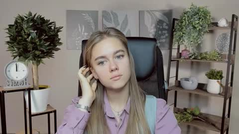 Snapshot of junewoods chatting on November 12, 2025, 7:42 am junewoods online show from November 12, 2025, 7:42 am