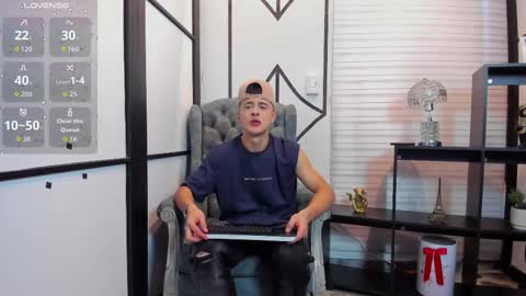 Snapshot of juniormorris_ chatting on October 25, 2025, 9:42 pm Junior online show from October 25, 2025, 9:42 pm