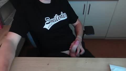 Snapshot of junk2711 chatting on September 30, 2025, 7:41 pm junk2711 online show from September 30, 2025, 7:41 pm