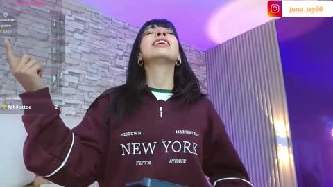 Snapshot of juno_tay chatting on October 14, 2025, 12:28 pm JUNO online show from October 14, 2025, 12:28 pm