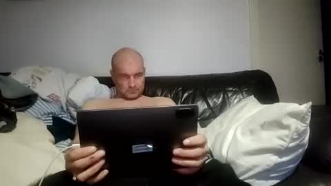 Yuri online show from November 27, 2025, 4:03 am