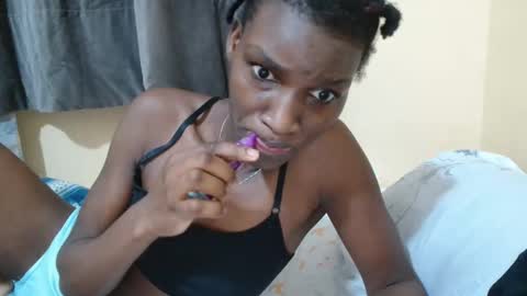 Snapshot of just_ebonee chatting on October 29, 2025, 6:15 am just ebonee online show from October 29, 2025, 6:15 am