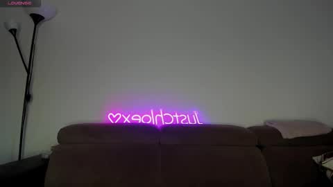 Chloe online show from October 6, 2025, 6:00 am