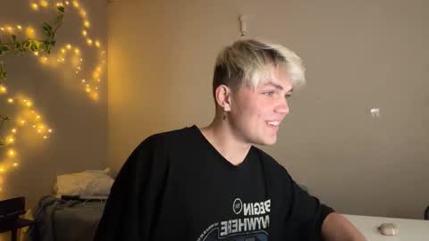 U bf Justin online show from December 15, 2025, 4:33 pm