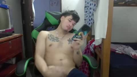 justin_taylor02 online show from November 9, 2025, 12:36 pm