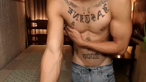 justine_hunk online show from January 13, 2025, 9:52 pm