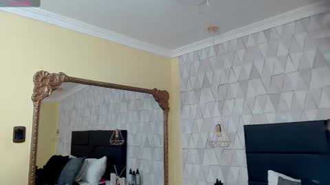 Justine online show from February 24, 2025, 4:05 am