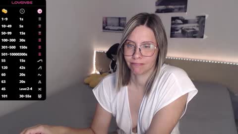 Julie online show from September 9, 2025, 4:06 pm