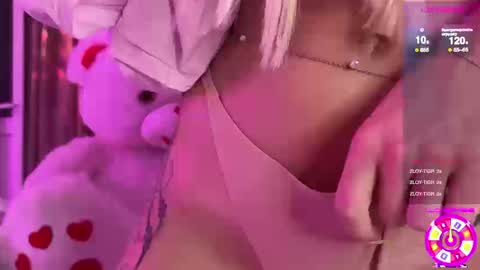 Alisa online show from September 9, 2025, 8:19 pm