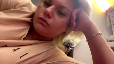 Kaelia and Daniel online show from October 20, 2025, 6:08 pm
