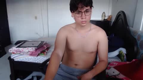 Snapshot of kafer_1022 chatting on November 24, 2025, 8:19 pm kafer online show from November 24, 2025, 8:19 pm