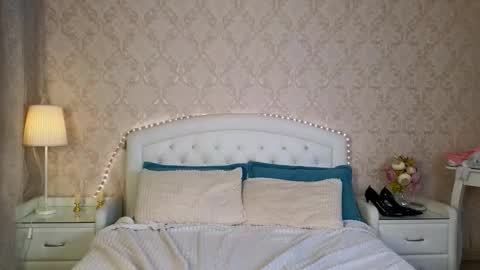 Kaia Monday Thursday FridaySaturdaySunday online show from November 9, 2025, 3:21 pm