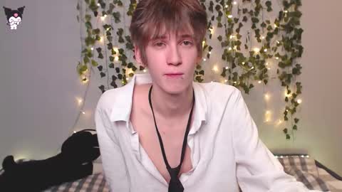 slutkai online show from December 16, 2025, 3:06 pm