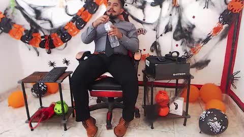 Snapshot of kalethbigdick88 chatting on October 28, 2025, 7:12 am Kaleth online show from October 28, 2025, 7:12 am